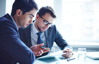 2-professionals-illustrating two solicitors examining search results to give an idea what are solicitor searches when buying a house