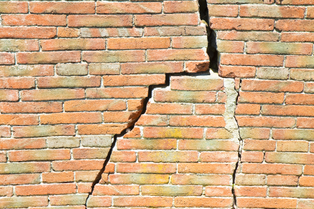 A crack in an external wall. Removing a load bearing wall with SAM Conveyancing.